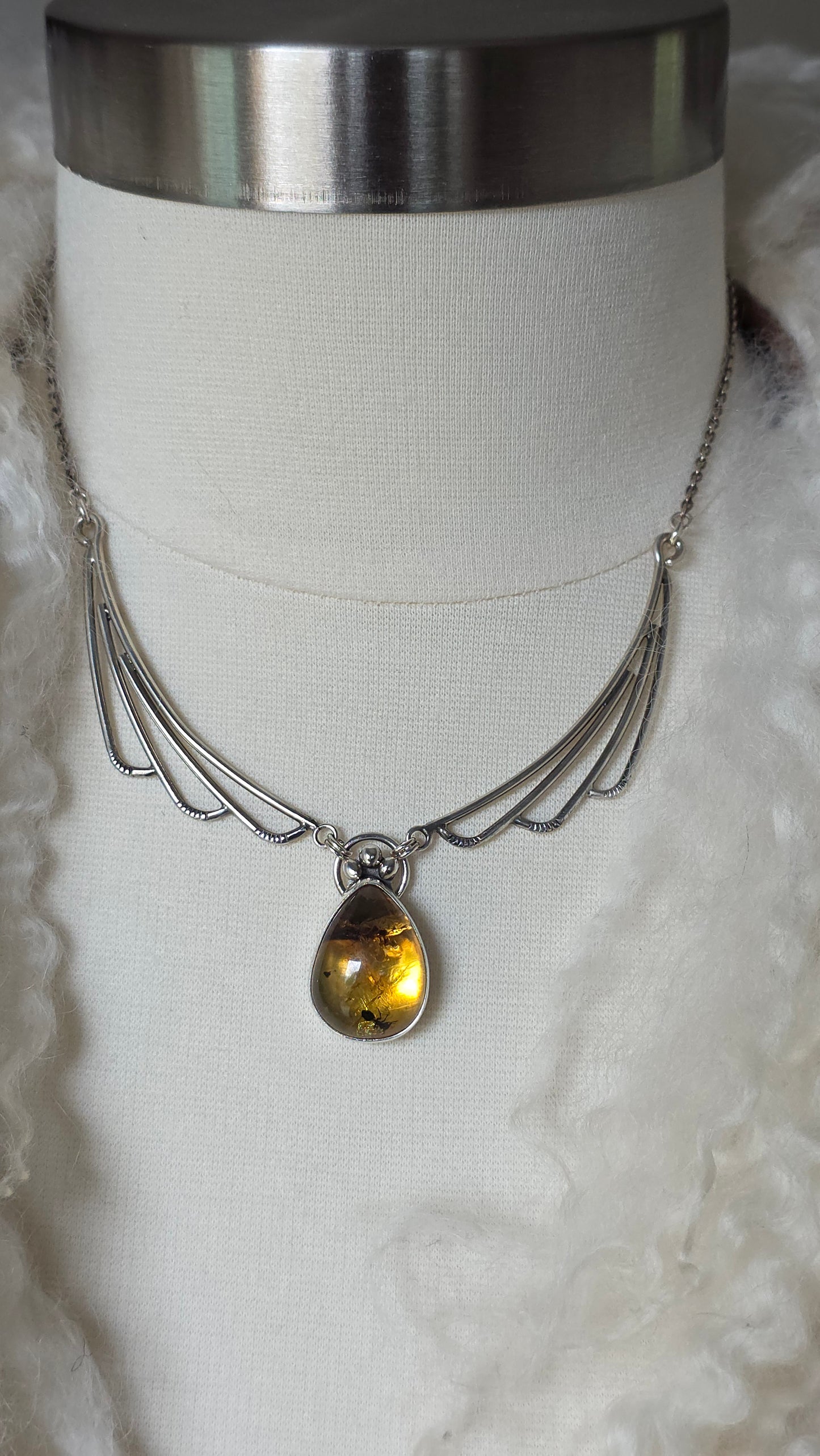 x ANCIENT AMBER Necklace - Fine and Sterling Silver
