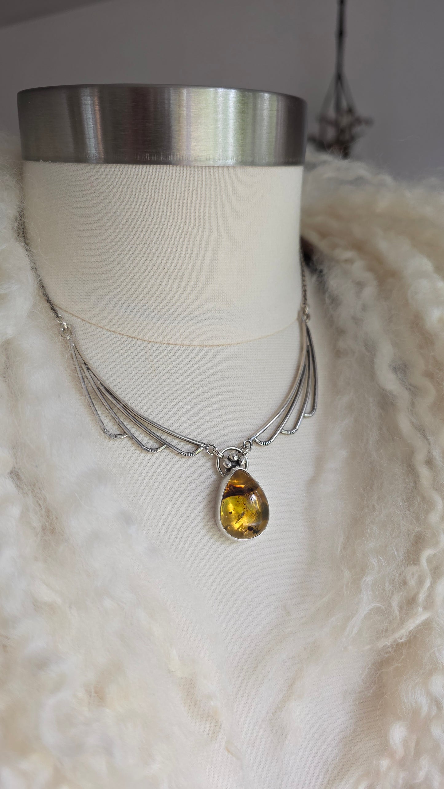 x ANCIENT AMBER Necklace - Fine and Sterling Silver