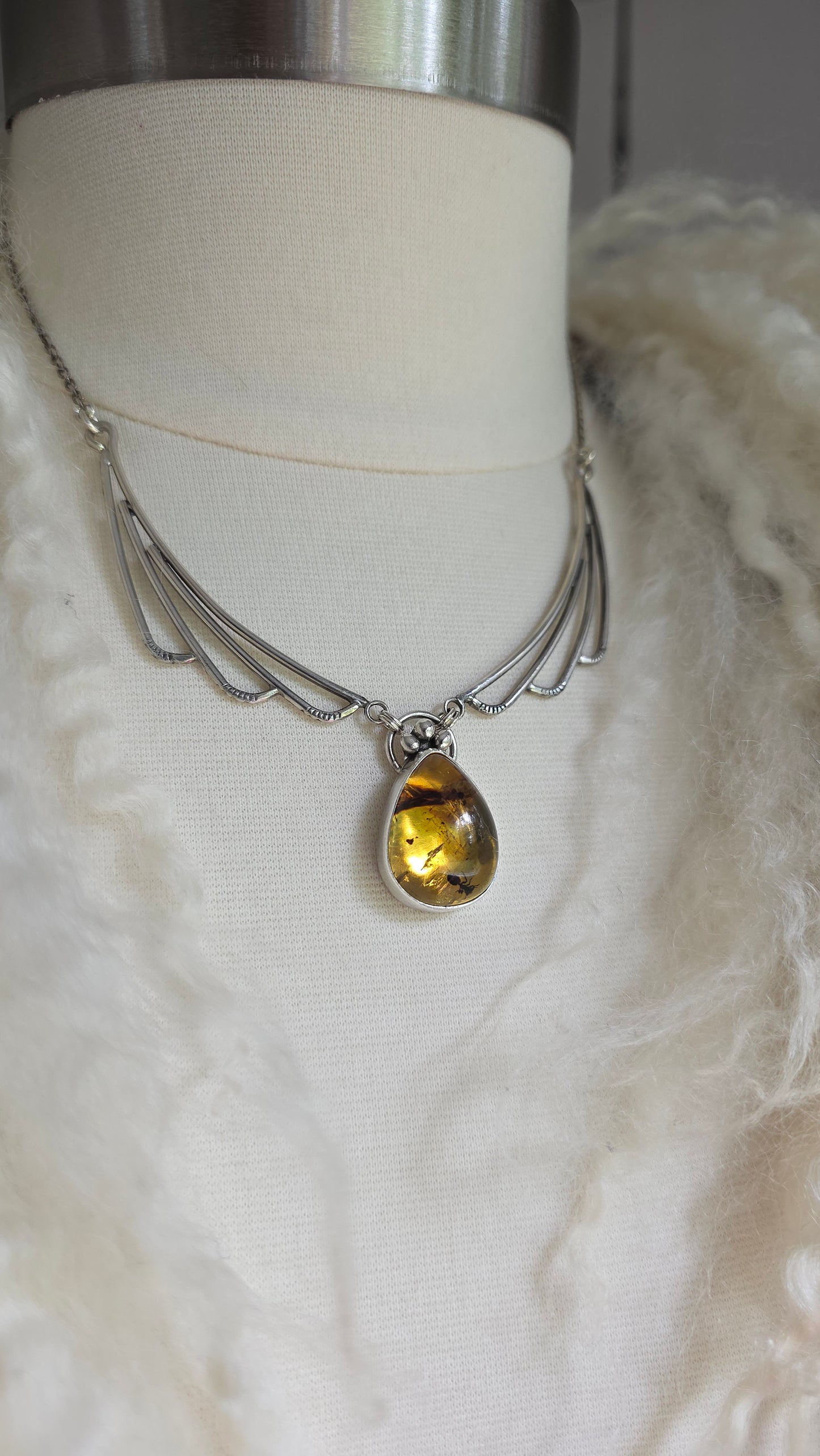 x ANCIENT AMBER Necklace - Fine and Sterling Silver
