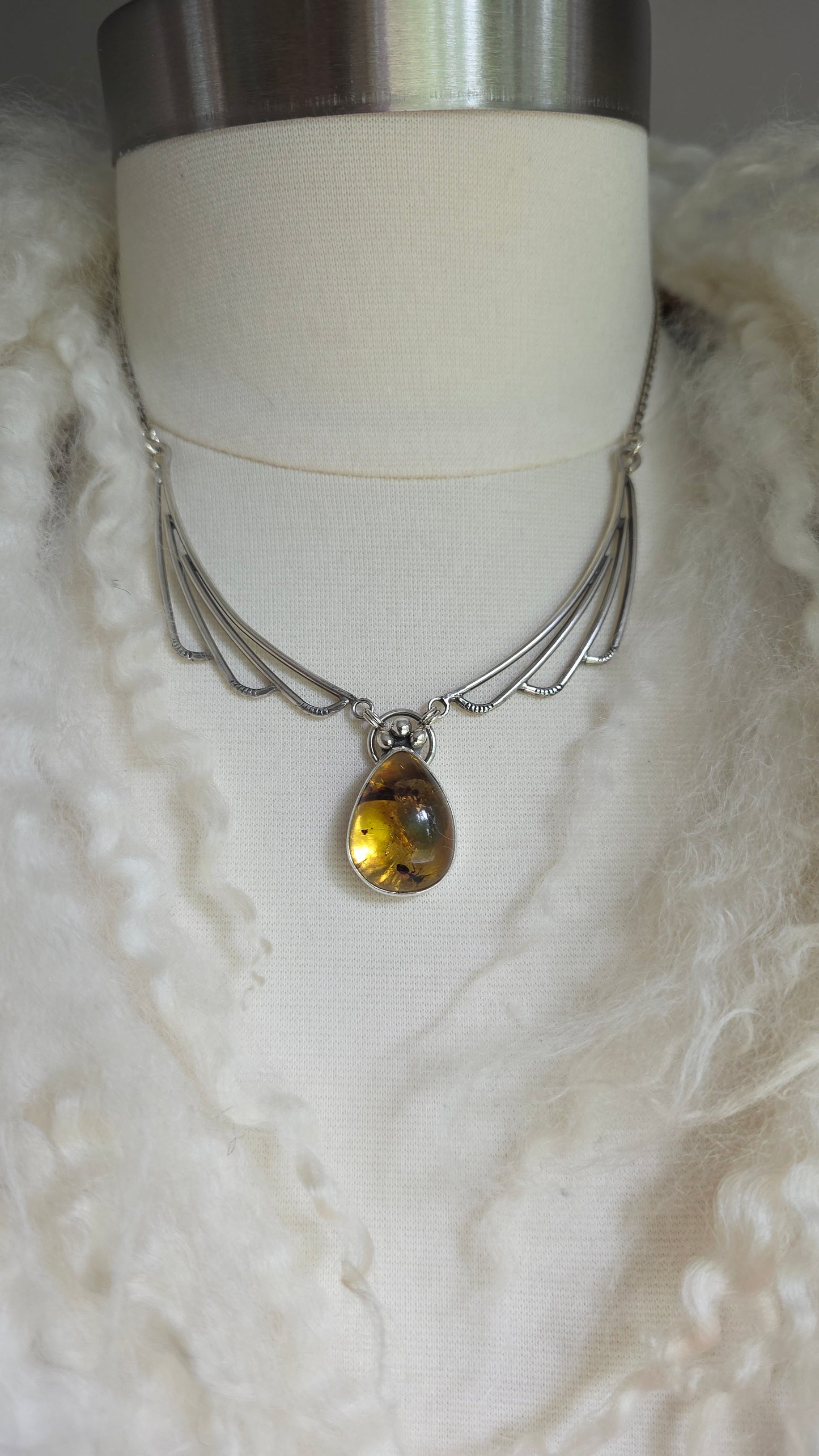 x ANCIENT AMBER Necklace - Fine and Sterling Silver