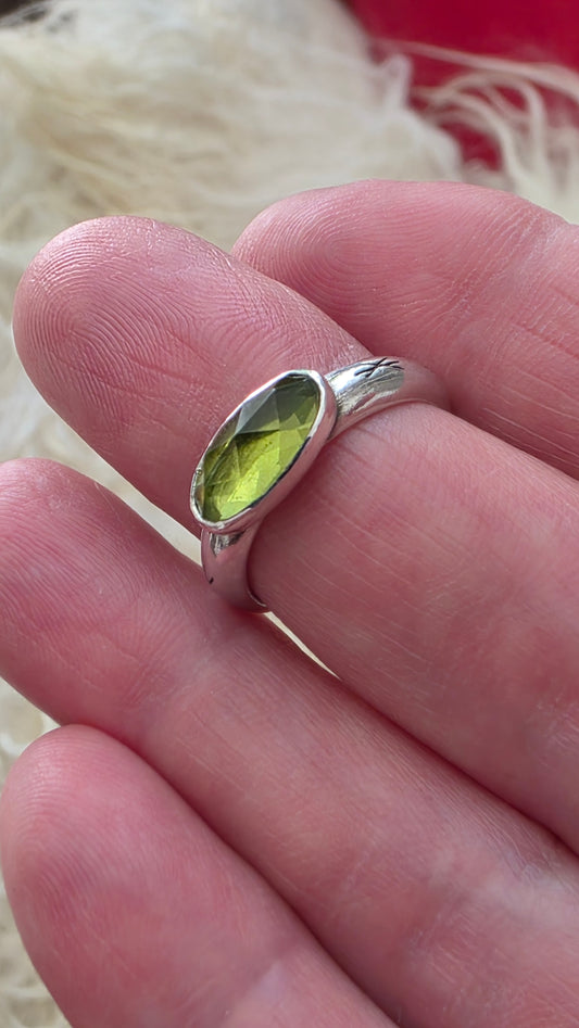 VERDANTA Ring - (size 7) Rose Cut Peridot in All Sterling Silver