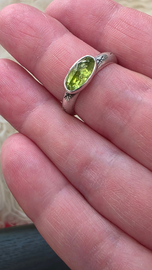 VERDANTA Ring - (size 8.5) Rose Cut Peridot in All Sterling Silver