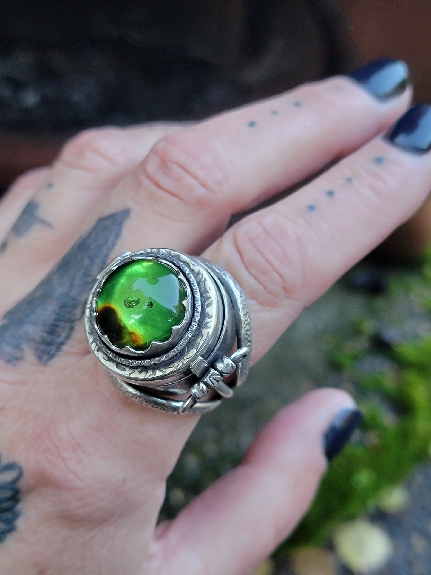 XX//The Poisoner's Perfume Ring - Green Amber in All Sterling Silver size 10 - 10 1/2